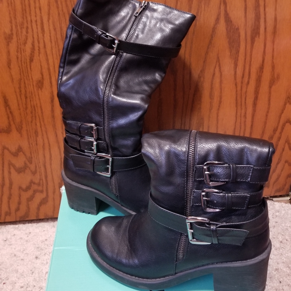 Boots - Picture 3 of 3